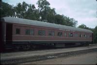 'cd_p0104508 - 26<sup>th</sup> December 1985 - Second class sleeping car BR 43 in the Peterborough yard, north of the roundhouse next to the diesel shop on 26.12.1985. It is on <a href=