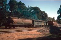 'cd_p0106510 - 1<sup>st</sup> January 1987 - Belair accident train removing hopper - engine 946'