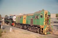 30.4.1988 Mile End - Moving Steam Engine 504 to Port Dock - DE804