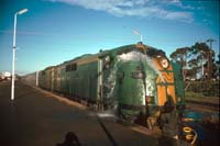 27.7.1989 Kalgoorlie station washing GM41 windscreen