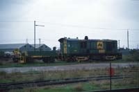 'cd_p0109944 - 11<sup>th</sup> July 1990 - Port Pirie - loco 528 with shunt wagon'