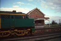 'cd_p0110720 - 19<sup>th</sup> September 1992 - Farrell Flat - engine 958 + station building'