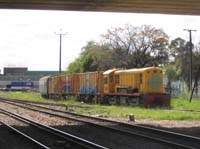 25.8.2004 Islington - DE53 shunting AZTP400 technical services car