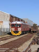 'cd_p1021609 - 23<sup>rd</sup> April 2005 - National Railway Museum - Port Adelaide - Behind the scenes weekend - Red Hens 400 + 321'