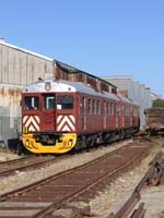 'cd_p1021610 - 23<sup>rd</sup> April 2005 - National Railway Museum - Port Adelaide - Behind the scenes weekend - Red Hens 400 + 321'