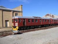 'cd_p1021611 - 23<sup>rd</sup> April 2005 - National Railway Museum - Port Adelaide - Behind the scenes weekend - Red Hens 400 + 321'