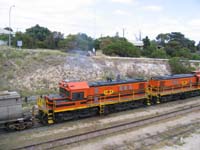 'cd_p1026705 - 6<sup>th</sup> March 2006 - Port Lincoln  Locomotive 905 departing'
