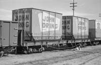 'mb_197608_05_24 - 28.8.1976 - Alice Springs - NRE 1133 flat with <em>John Dring</em> containers Nos.220 and 46'