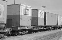 'mb_197608_05_25 - 28.8.1976 - Alice Springs - NRH 1478 with <em>TNT</em> containers Nos.647'