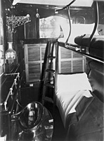 'naa_b3100_nrm1364pd_n - circa 1917 - Interior ARP sleeping car'