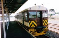 3.1.1999 405 at Mt Gambier station v2