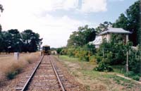 'pf_1155 - 24.3.2001 - 405 at old narrow gauge Penola Station '