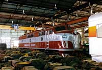 23.10.1998 GM1 and AFB137 stored in Main Workshop Islington