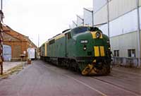 December 1998 GM46 + GM43 shunts islington to take 100 away