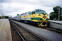 'pf_1422 - 26.1.1996 - CLP16 at Keswick on Indian Pacific'