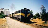 'pf_1432 - 7.11.1996 - 961 shunting silos at Port Flat'