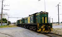 15.4.1998 831 + 843 shunt Port Flat silos