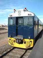 'pm_bb_010 - 1<sup>st</sup> April 2002 - Bluebird railcar 255 at Tailem Bend.'