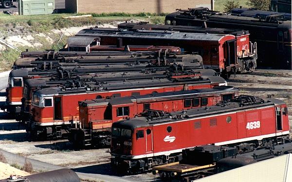 http://www.railpage.org.au/pix/electric/4619_4639_48117_4638_4605_4616_4601_4834_7322_48103_4602_48109_4615_Lithgow_25-4-93.jpg
